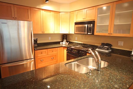 Full kitchen