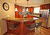 A 3 Bedroom Spacious Condo in Whistler with Private Hot Tub - Lynx 306