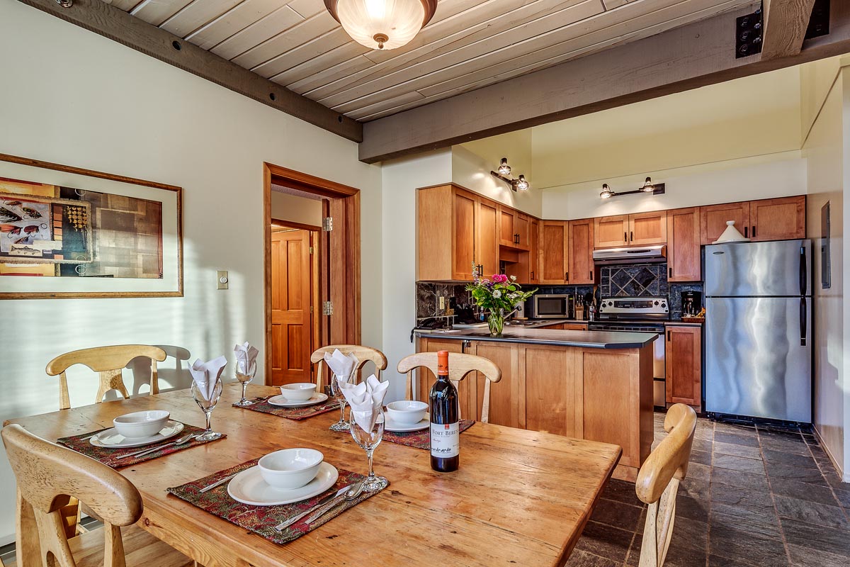 Dining area view to kitchen
