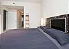 Jefferson 3- Enjoy Spectacular Mountain Views in Hollywood Apt.
