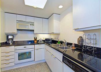 Full Kitchen Ready to Cook