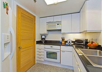 Full Kitchen Ready to Cook