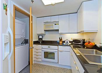 Full Kitchen with Washer Dryer