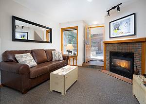 59 Glaciers Reach, a 2br with hot tub & pool in Whistler Village