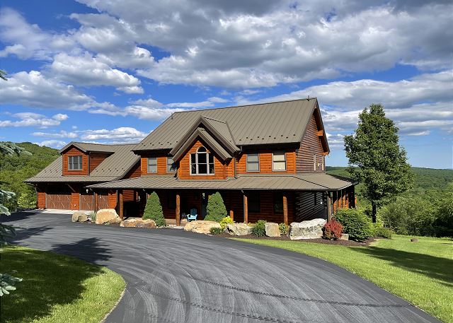 Welcome to Valley View, formerly known as Moosehead Lodge! With views for miles, this 6 bedroom, 6 bathroom log home is the definition of mountain luxury!