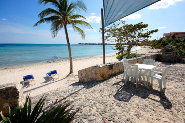 Spacious beachfront terrace with BBQ grill. Casa Maya, Akumal.-Thumbnail