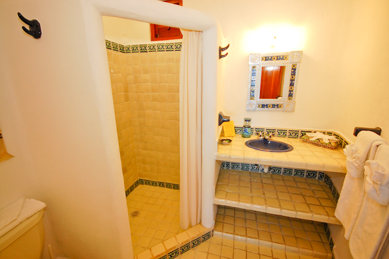 Upper guest ensuite bathroom at Quinta Del Mar, Akumal-Thumbnail