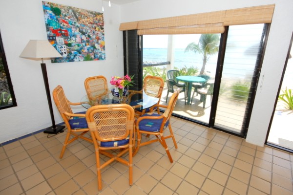 Dining area with view-Thumbnail