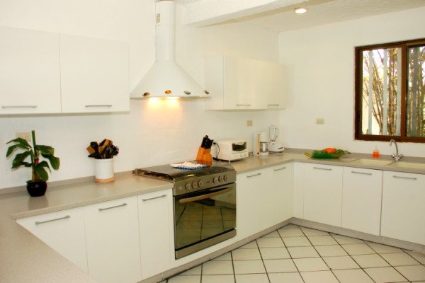 Newly refurbished full kitchen-Thumbnail