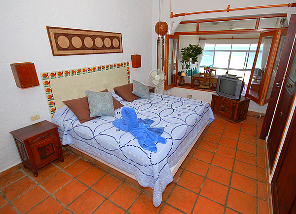 La Sirena, Master Bedroom-Thumbnail