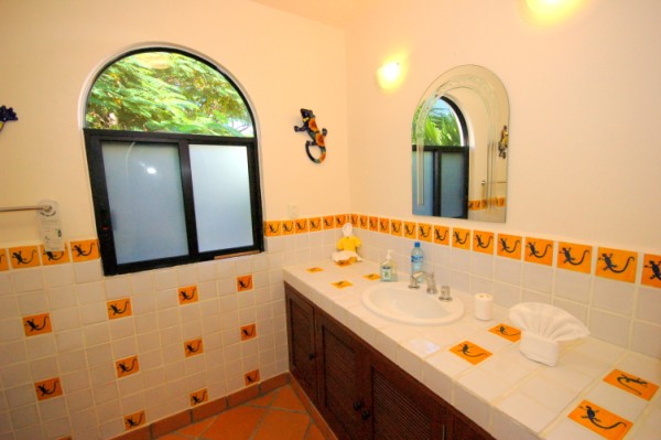 Ground floor guest bedroom ensuite with shower.-Thumbnail