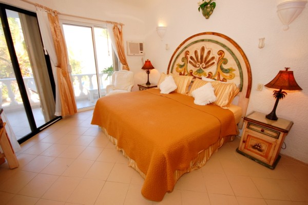Master Bedroom with ocean views, Seven Seas #5, South Akumal.-Thumbnail