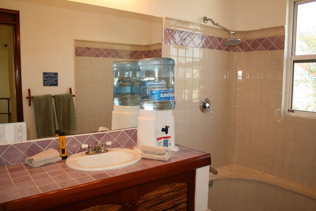 Main Level Bath-Thumbnail