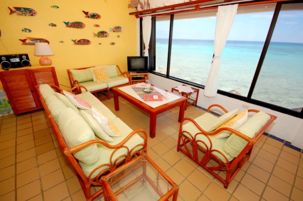 Living area (2)-Thumbnail