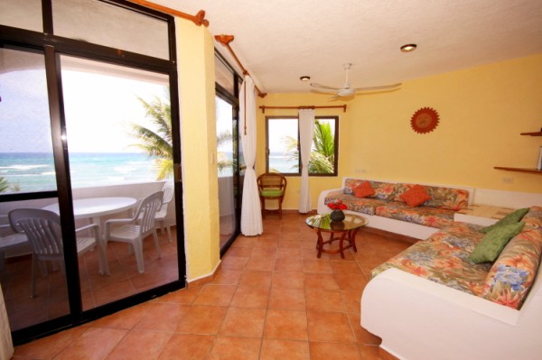 Main sitting area with great ocean view-Thumbnail