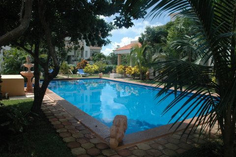 beautiful garden setting-Thumbnail