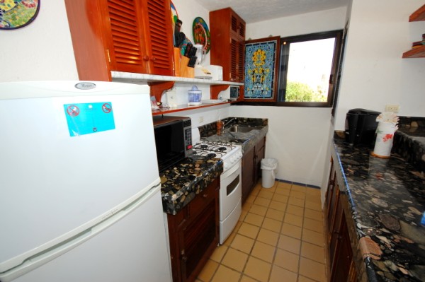 Fully equipped and refurbished kitchen at Yool Caanal 3-Thumbnail