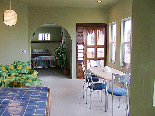 Gatos 100, Interior View-Thumbnail