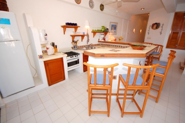 Fully equipped kitchen and breakfast bar.-Thumbnail