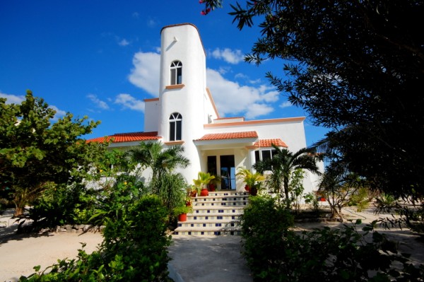 Casa Cavu street side and garden side view-Thumbnail