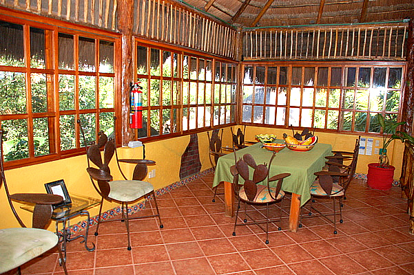 Dining table-Thumbnail