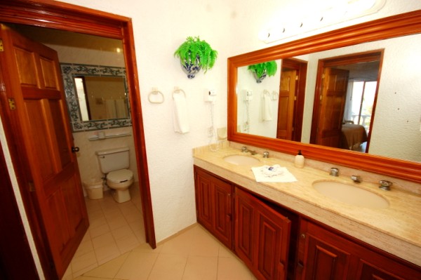 Master Ensuite Bathroom, Seven Seas #5, South Akumal-Thumbnail