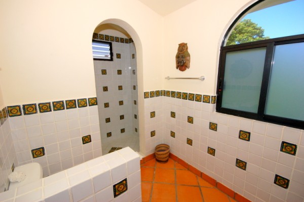 Upper garden view guest bedroom ensuite with shower-Thumbnail