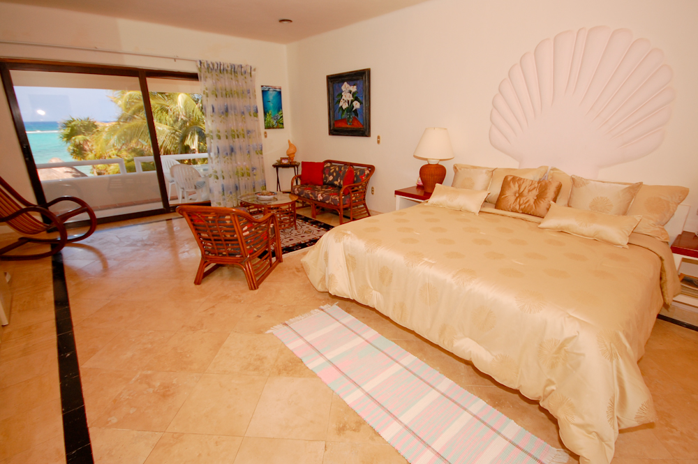 Casa de las Conchas, master bedroom-Thumbnail