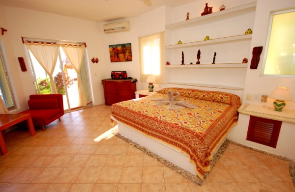 Beach level Master Suite-Thumbnail