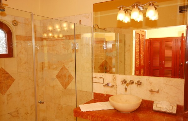 Main House master bathroom, Casa Iguana, Akumal, Mexico-Thumbnail