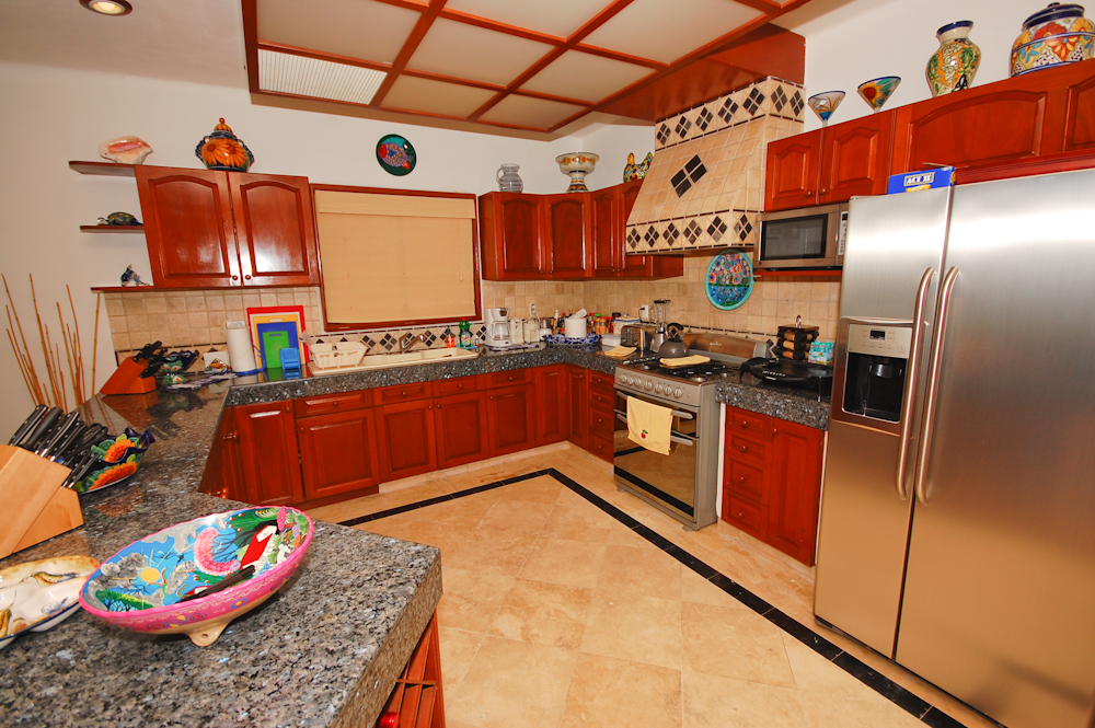 Casa de las Conchas fully equipped main kitchen.-Thumbnail