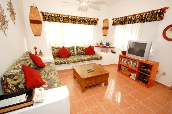Livingroom at La Iguana 14, Akumal-Thumbnail
