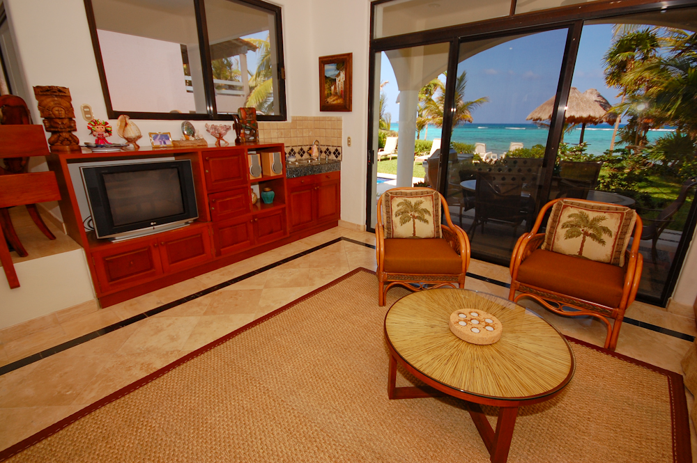 Casa de las Conchas, TV in the living room.-Thumbnail