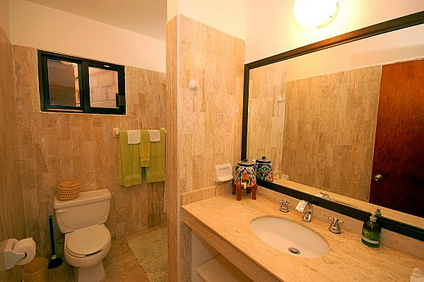 Guest Bathroom (North)-Thumbnail
