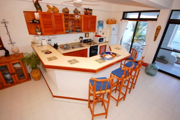 Kitchen and Breakfast Bar-Thumbnail