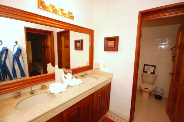 Seven Seas Condos #1 master bathroom, South Akumal, Mexico-Thumbnail