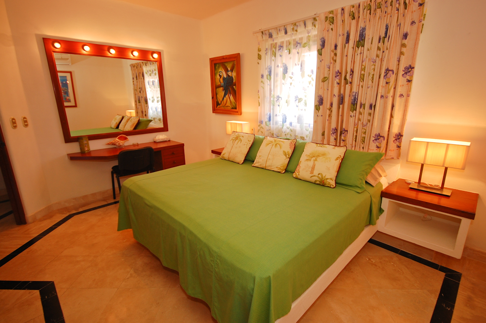 Casa de las Conchas upper guest suite-Thumbnail