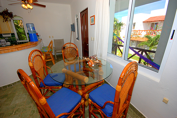 Pearl Moon, Dining Area-Thumbnail