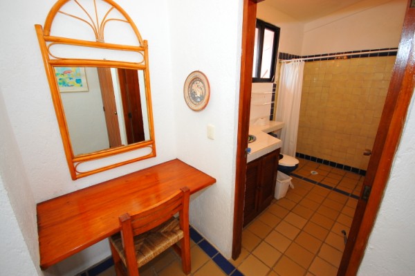 Master ensuite bathroom. Yool Caanal 5, Akumal-Thumbnail