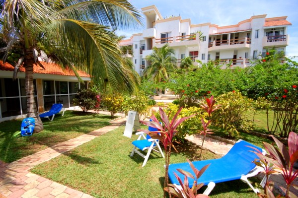 La Sirena poolside and gardens, Akumal Mexico-Thumbnail