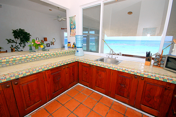 La Sirena #13, Full Kitchen-Thumbnail