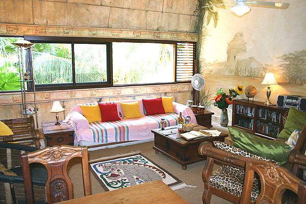 Main Level Sitting Area-Thumbnail