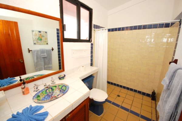Master ensuite bathroom, Yool Caanal 5, Akumal-Thumbnail