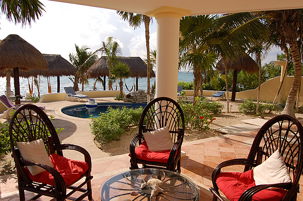 Poolside Patio (2)-Thumbnail