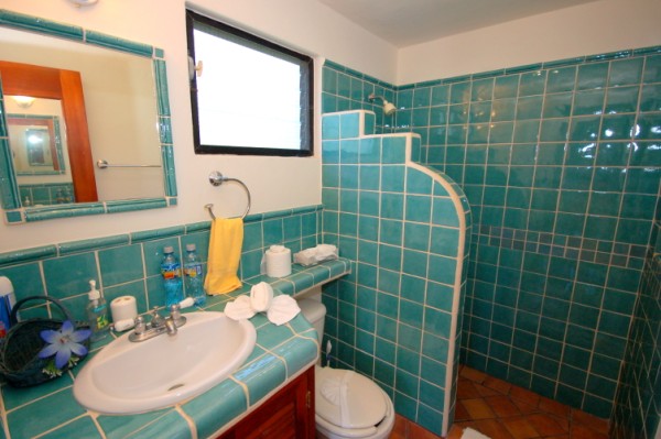 Caita ensuite bathroom with shower.-Thumbnail