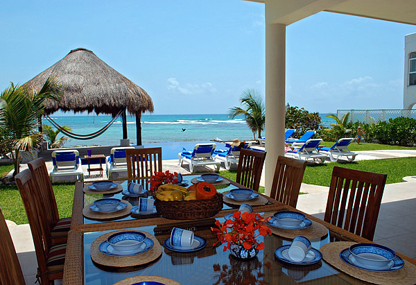 Outdoor dining-Thumbnail