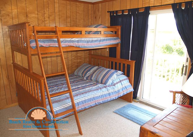 Pyramid Bunk Bedroom