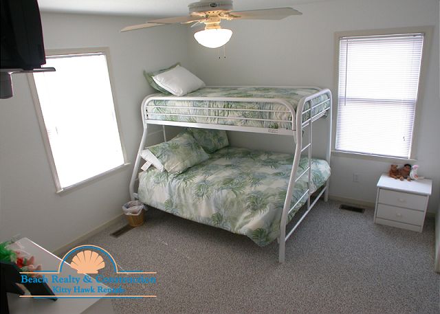 Pyramid Bunk Bedroom