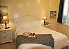 Bedroom, queen bed