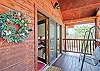 The entry deck has a wonderful swing to enjoy the views and fresh mountain air!